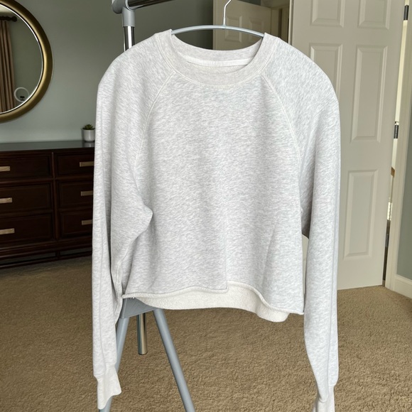 Abercrombie & Fitch Tops - Abercrombie Women’s cropped crew neck sweatshirt size S